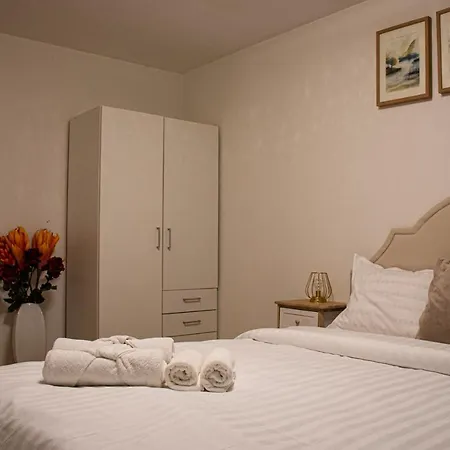 Janine Garden Guest house *