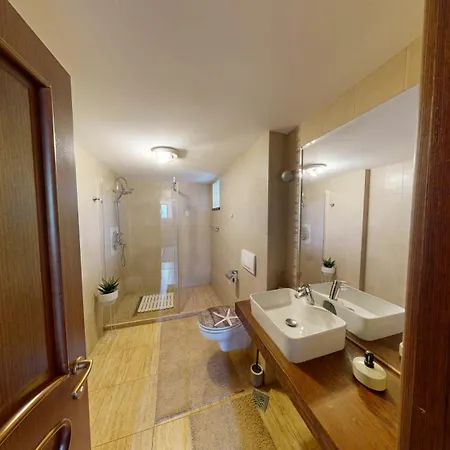 Janine Garden Guest house