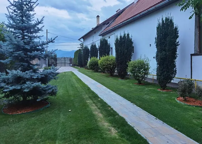 Janine Garden Guest house *